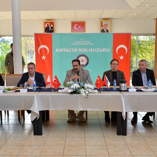 Antalya Emniyet Müdürü İlker Arslan, gazetecilerle bir araya geldi: