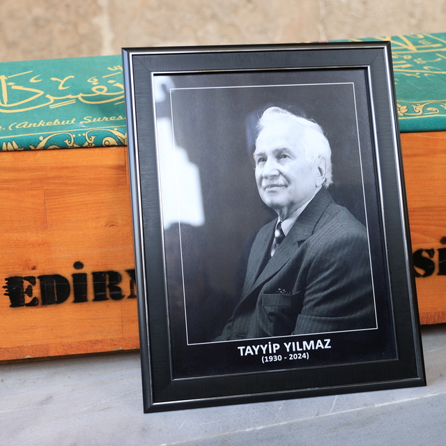 Edirne'de fotoğraf sanatçısı ve ressam Tayyip Yılmaz son yolculuğuna uğurla...