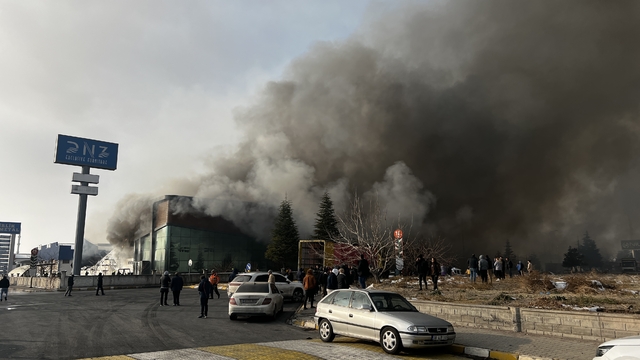 Kayseri'de mobilya fabrikasında yangın
