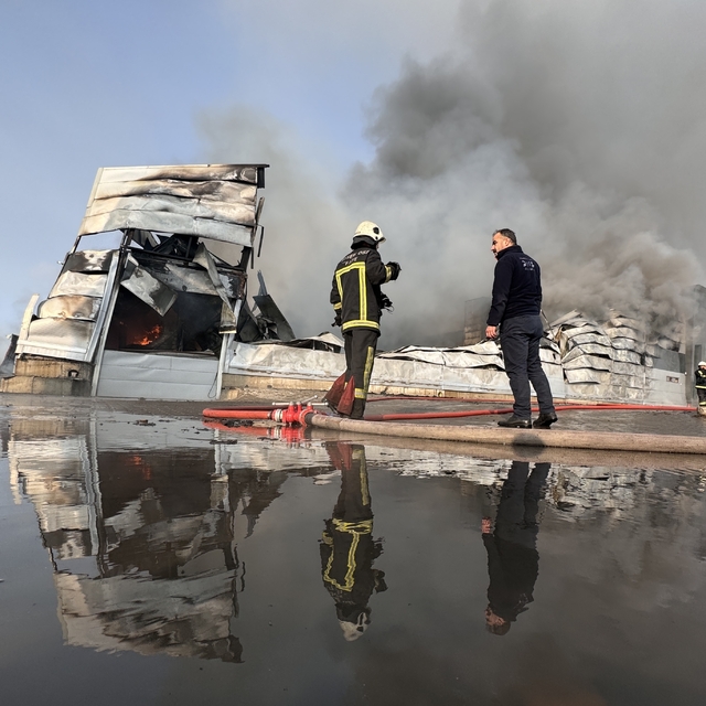 GÜNCELLEME - Kayseri'de mobilya fabrikasında çıkan yangında 2 işçi hayatını...