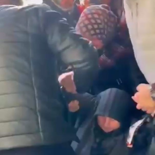 Mağaza açılışında izdiham