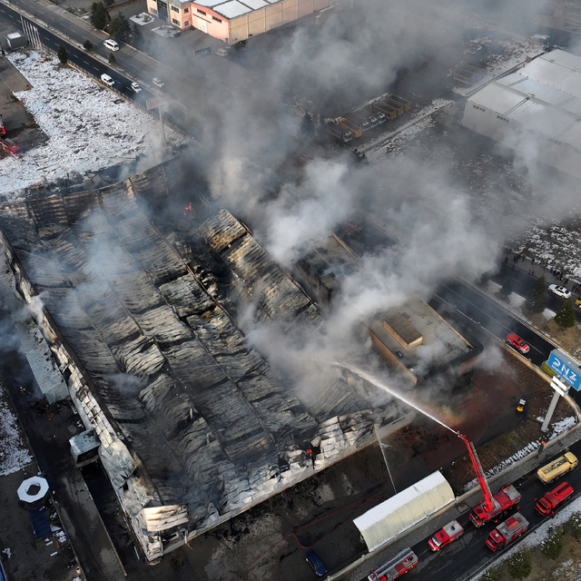GÜNCELLEME 2 - Kayseri'de mobilya fabrikasında çıkan yangında 2 işçi hayatı...