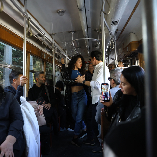 Antalya'da konservatuvar öğrencileri, tramvayda piyano çaldı