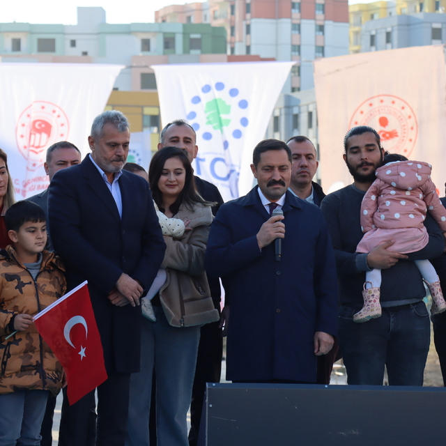 Hatay Valisi Mustafa Masatlı, kentteki deprem konutu çalışmalarını değerlen...