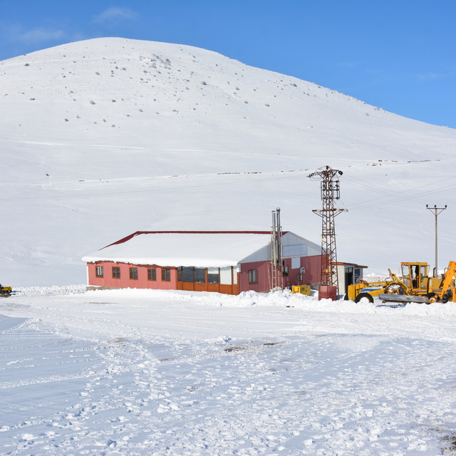 Tokat Başçiftlik Kayak Merkezi, kar yağışının ardından sezona hazırlanıyor