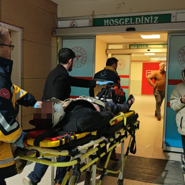 Bursa'da üç aracın karıştığı kazada motosiklet sürücüsü ağır yaralandı