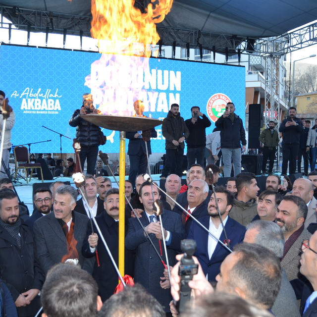 Adilcevaz'da ilk 'doğal gaz' meşalesi yakıldı