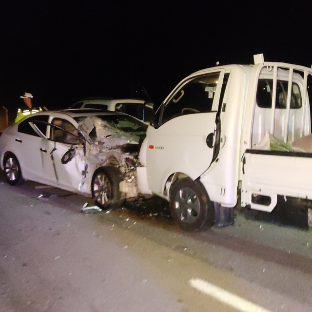 Bursa'da 3 aracın karıştığı kazada polis memuru çift yaralandı