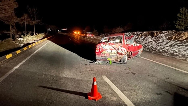 Karabük'te cipin arızalanan otomobile çarptığı kazada 3 kişi yaralandı