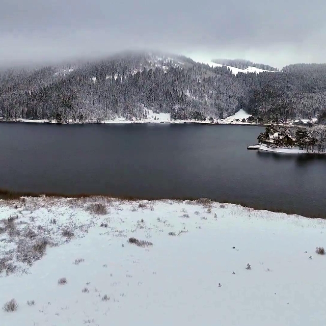 Karla kaplı Abant, havadan dronla görüntülendi