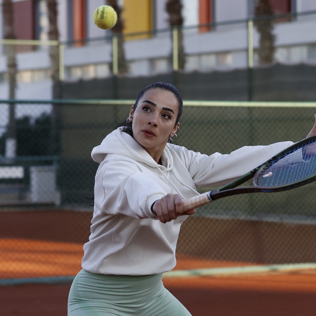 Futbolu bırakıp başladığı teniste dünya şampiyonluğu yolunda raket sallayac...