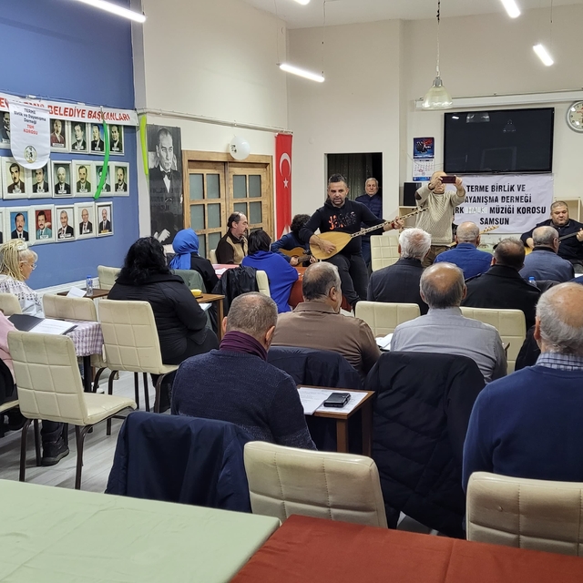 Türkü sevgisi farklı yaşlardaki kişileri koroda buluşturdu