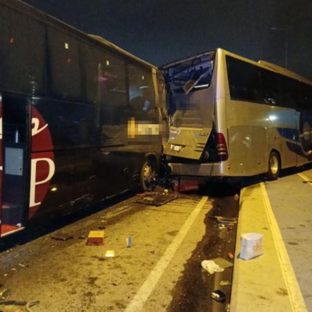 Kayseri'de otomobille yolcu otobüsü çarpıştı: 2 ölü, 1 yaralı