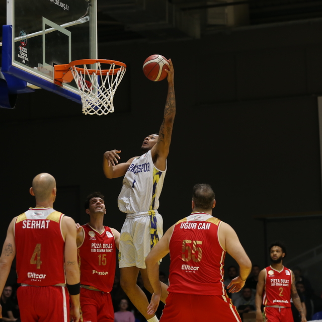 Kapaklıspor sahasında Pizza Bulls Cedi Osman Basketbola 75-71 kaybetti