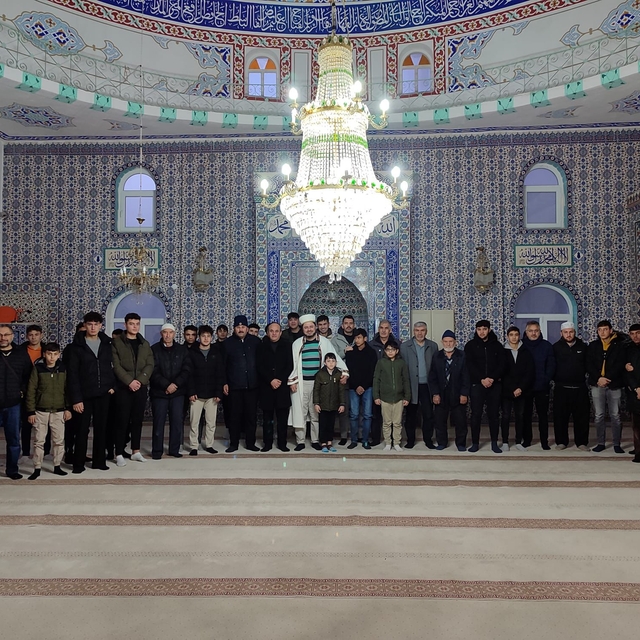 Alaçam'da gençler sabah namazında buluştu