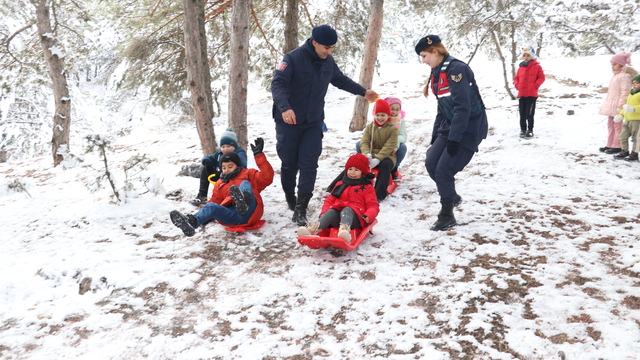 Yozgat'ta jandarma, şehit ve gazi çocuklarıyla piknikte buluştu