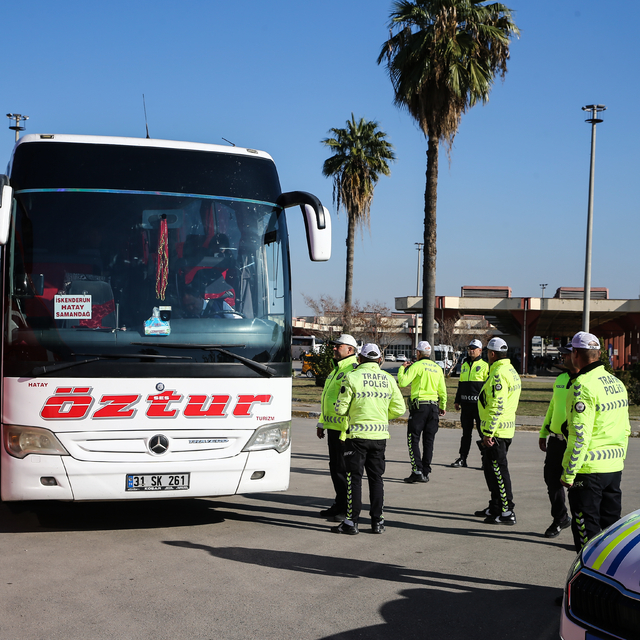 Adana'da yolcu otobüslerinde zorunlu kış lastiği denetimi yapıldı