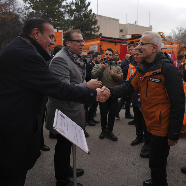 Kara yollarında kar ve buzla mücadele için hazırlıklar tamamlandı
