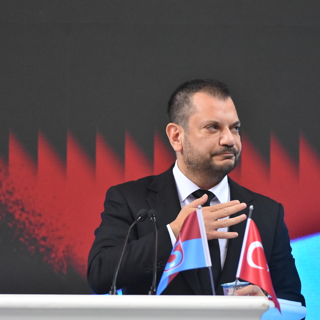 Trabzonspor'da yeniden başkanlığa seçilen Ertuğrul Doğan delegelere seslend...