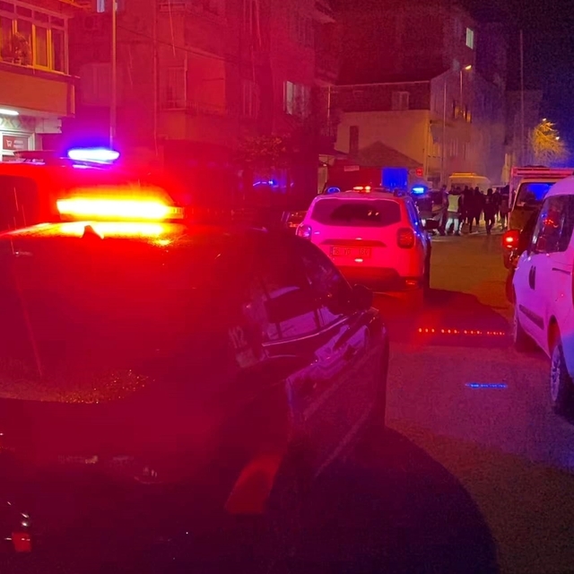 Sokakta oynayan 2 çocuğa motosikletiyle çarpıp kaçtı