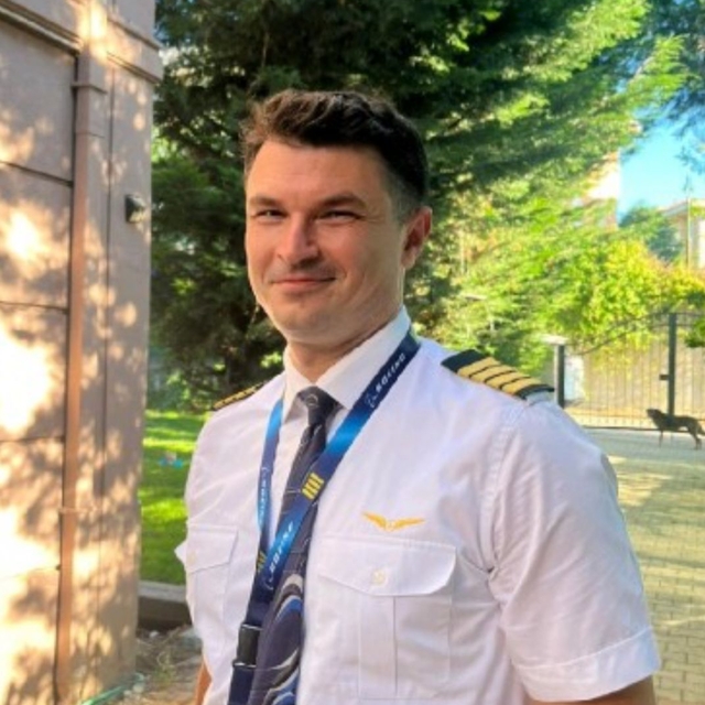 Adana'da uçuş ekibini taşıyan servis ile otomobil çarpıştı: Kaptan pilot öl...