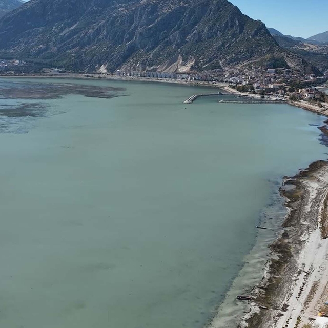 'Eğirdir Gölü, 9 yılda Beyşehir Gölü'nün 3'te 2'si kadar su kaybetti'