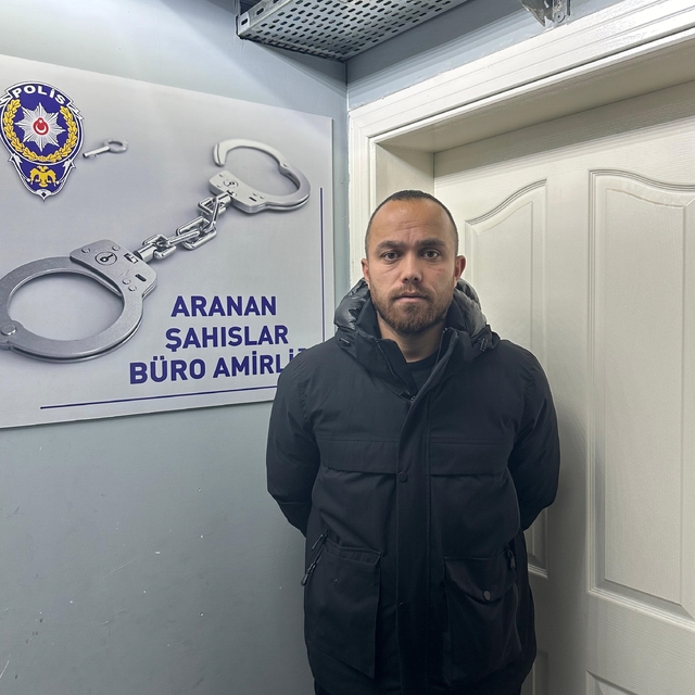 27,5 yıl hapis cezası olan firari, evini taşırken yakalandı; 'Buraya kadarm...