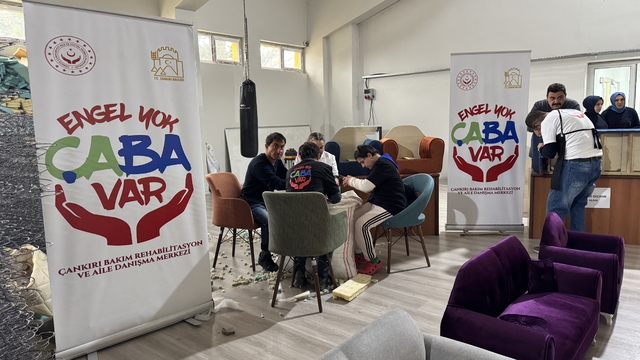 Çankırı'da engelli bireyler atık malzemeleri mobilyaya dönüştürüyor