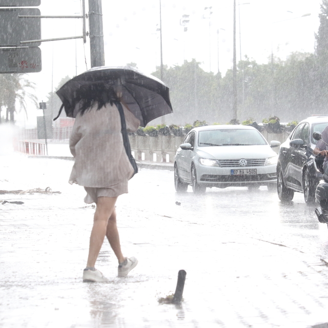 Antalya'da 'çok kuvvetli sağanak' uyarısı