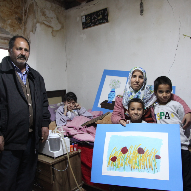 Bitlis'te yatağa bağımlı genç kız, resim tutkusuyla hayata bağlandı