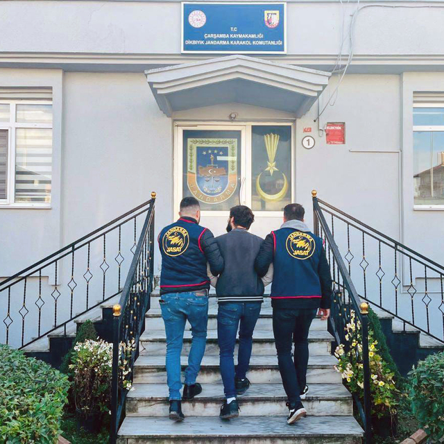 Samsun'da kasten öldürme suçundan 17 yıl hapis cezası bulunan firari yakala...