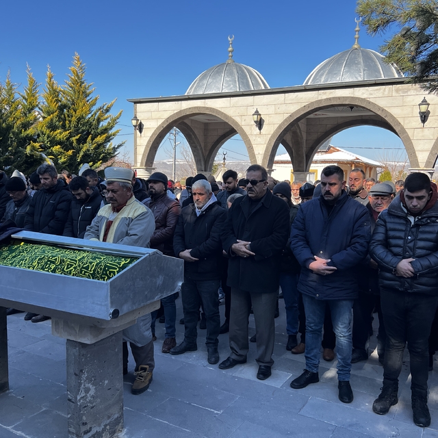 Kayseri'de fabrika yangınında ölen işçi, son yolculuğuna uğurlandı