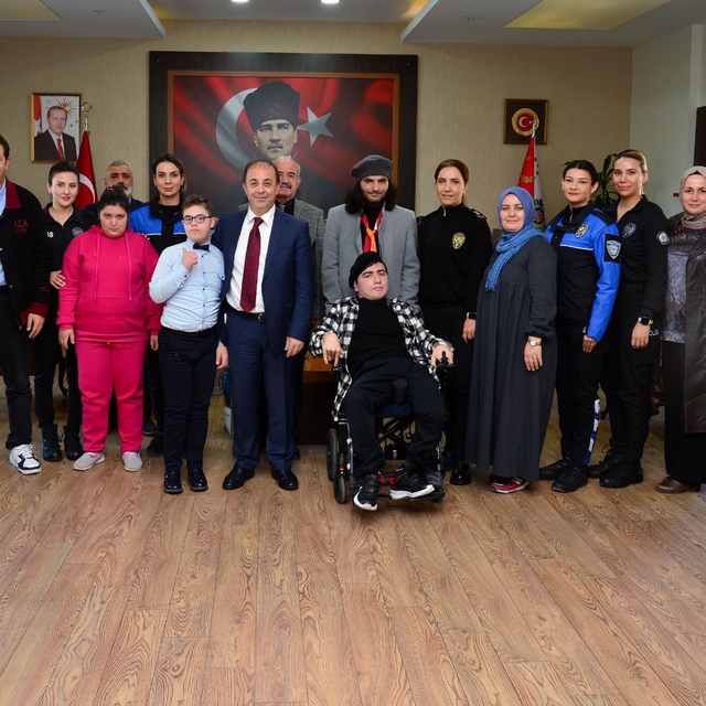 Adana İl Emniyet Müdürü Arıkan özel gereksinimli çocuklarla buluştu