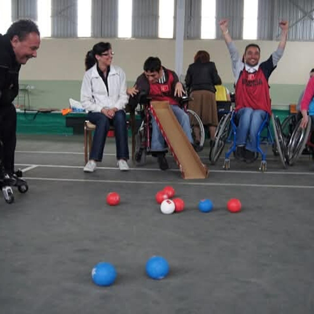 Engelleri bir bir aştı, kendi 'Evren'ini yarattı