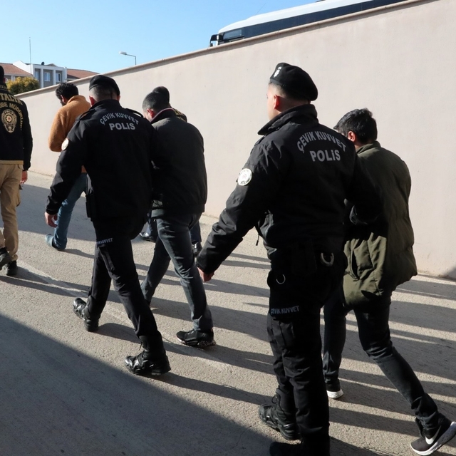 Antalya'da çeşitli suçlardan aranan 540 şüpheli yakalandı