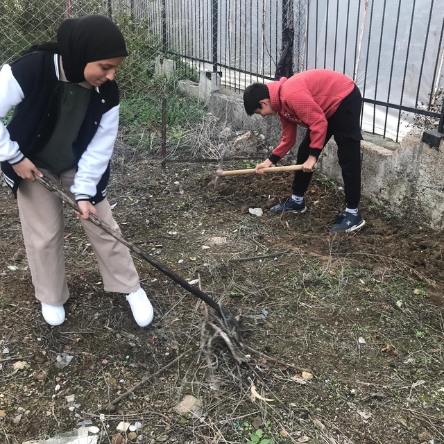 Bozyazı'da öğrenciler patates tohumlarını toprakla buluşturdu