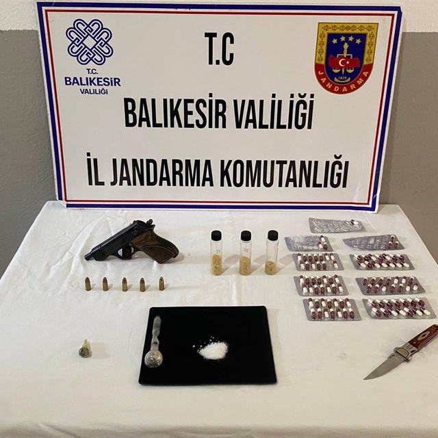 Balıkesir'de kaçakçılık ve organize suç örgütlerine operasyon: 33 kişi göza...