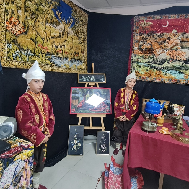 Mersin'de ilkokul öğrencileri evlerindeki eski eşyaları okullarında sergile...