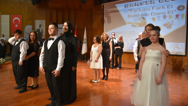 Adana'da özel gereksinimli çocuklar "Farkımı Fark Et, Benimle Dans Et" etkinliğinde buluştu