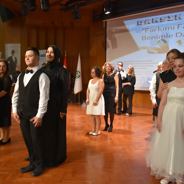 Adana'da özel gereksinimli çocuklar "Farkımı Fark Et, Benimle Dans Et" etki...