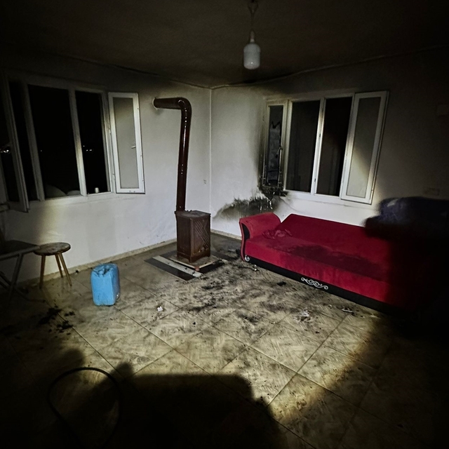 Mersin'de ev yangınında hasar oluştu