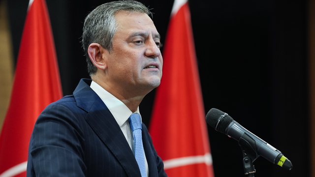 CHP Genel Başkanı Özel, engelli STK temsilcileriyle bir araya geldi: