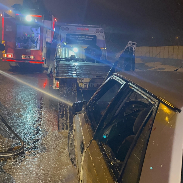 Çankırı'da seyir halindeki araçta çıkan yangın söndürüldü