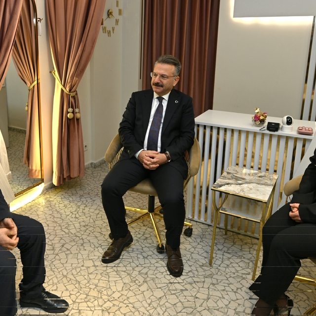 Eskişehir Valisi Hüseyin Aksoy engelli girişimcileri ziyaret etti