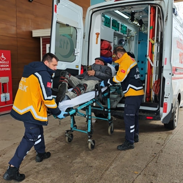 İnegöl'de motosiklet kazası: 67 yaşındaki sürücü yaralandı