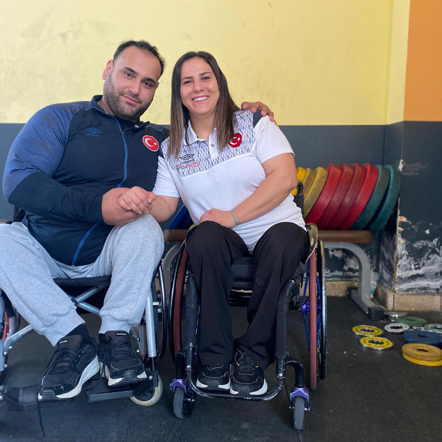 Bedensel engelli milli halterciler, sporda aşkı buldu