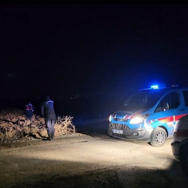 Çorum'da darbettikleri kişinin aracını gasbeden 3 şüpheliden 2'si yakalandı