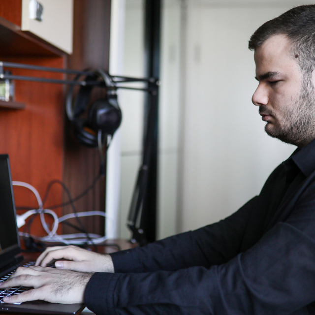 'Yaşamaz' denilen Enes, kendisi gibi görme engellilere umut oluyor