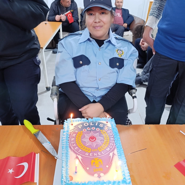 Balıkesir'de bedensel engelli dernek üyesine polis üniforması sürprizi