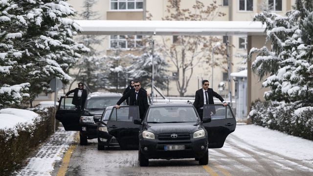 Koruma personeli zorlu eğitimlerle saha görevine hazırlanıyor